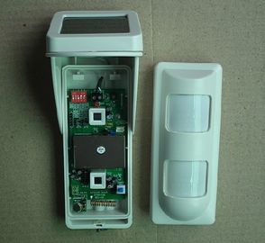 Luar ruangan Detektor Alarm Gerak Dengan elemen ganda teknologi deteksi PIR independen Solar Power