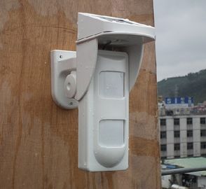 Luar ruangan Detektor Alarm Gerak Dengan elemen ganda teknologi deteksi PIR independen Solar Power